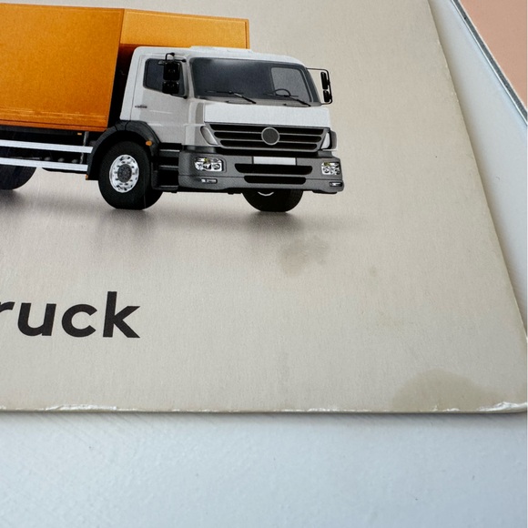 Lovevery | 'Things I See' Texture Cards from The Inspector Play Kit Months 7-8 - Picture 10 of 12